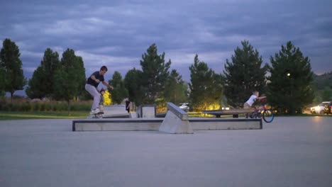 Skateboard-Rail-Slide-Im-Skatepark