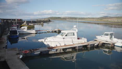 Tranquil-coastal-scenery,-wooden-jetty-structures,-unmanned-vessels