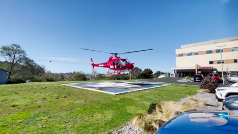 Cal-Ore-Life-Flight-Medical-Emergency-Rescue-Helicopter-Landing-at-Gold-Beach-Oregon-Hospital,-Slow-Motion