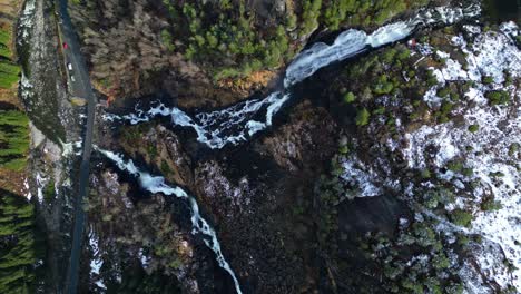 Vistas-Desde-Arriba-De-La-Cascada-De-Latefoss,-Noruega