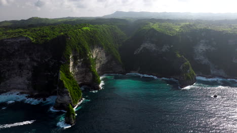 Acantilados-De-La-Isla-Nusa-Penida,-Bali-En-Indonesia.