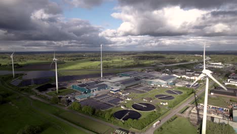Centro-De-Turbinas-Eólicas-Y-Paneles-Solares-De-Energía-Limpia-En-Los-Países-Bajos.
