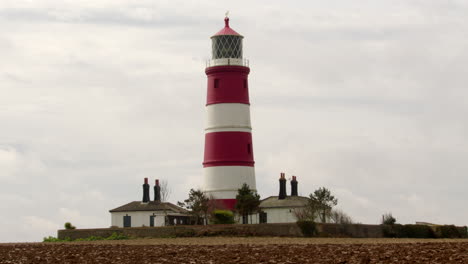 Wide-shot-of-Happisburgh-lighthouse-at-Happisburgh-in-March-2024