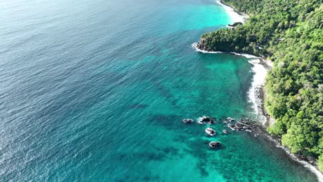 Inviting-tropical-ocean-water,-reveal-nature-landscape,-coastal-scene