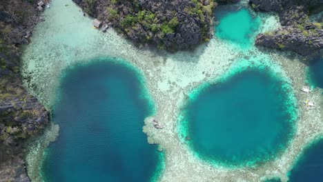 Seetourismus-In-Atemberaubender-Landschaft-Der-Philippinen,-Drohnenansicht-Der-Coron-Twin-Lagoon