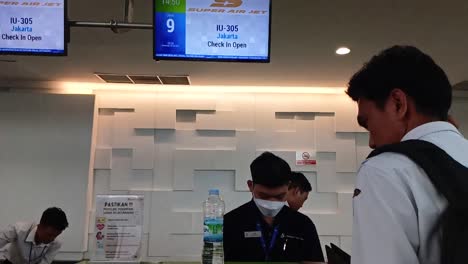 Check-in-counter-at-Ahmad-Yani-International-Airport-of-Semarang,-Indonesia