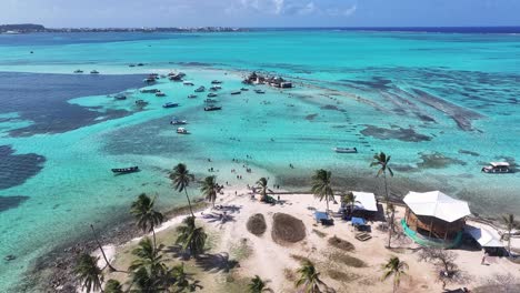 Acuario-De-San-Andres-En-San-Andres-En-La-Isla-Del-Caribe-Colombia