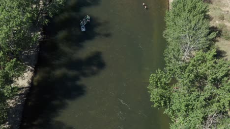 Imágenes-De-Drones-De-Personas-Flotando-Por-El-Río-Boise-En-Verano