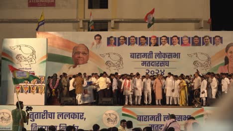 Uddhav-Thackeray-Durante-La-Campaña-Electoral-De-Lok-Sabha-Junto-Con-Otros-Miembros-Y-Simpatizantes-Políticos