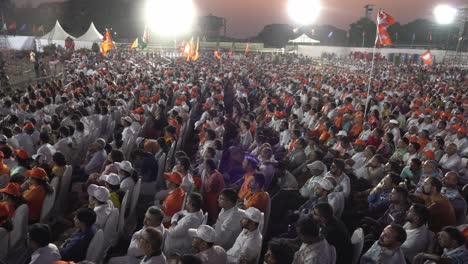 Große-Menschenmenge-Während-Des-Wahlkampfs-Des-Indischen-Premierministers-Narendra-Modi-Für-Die-Lok-Sabha-Auf-Der-Rennstrecke