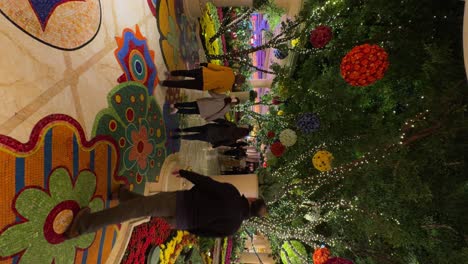 Vertical-View-Of-Indoor-Garden-Landscape-In-The-Luxury-Hotel-Of-Wynn-Resorts-In-Las-Vegas,-Nevada,-USA