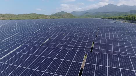 Paneles-Solares-En-Parque-Fotovoltaico,-Bani-En-República-Dominicana.