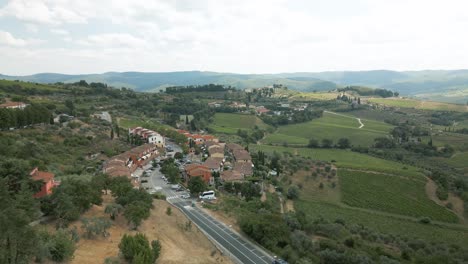 Drone-overlooking-Chianti,-Tuscan.