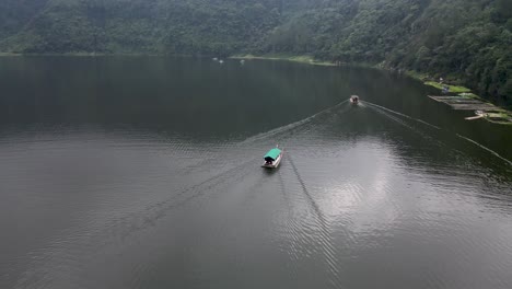 Aerial-view,-traditional-tourist-boats-sailing-the-lake