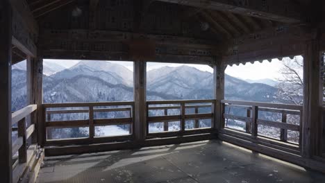 Templo-Yamadera-En-Las-Montañas-De-Japón,-Mirador-Zen-Con-Paisaje-Invernal