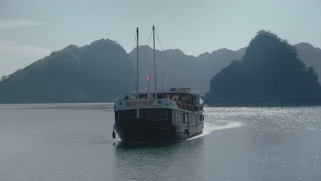 Front-view-of-a-local-boat-sailing-on-Lan-Ha-bay-in-Vietnam-with-beautiful-landscape-at-background