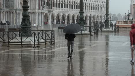 People-At-Piazza-San-Marco-During-Rainy-Day-In-Venice,-Veneto-Italy