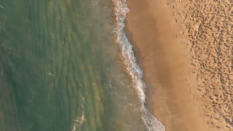 Drohnenaufnahme-Eines-Strandes-In-Florida