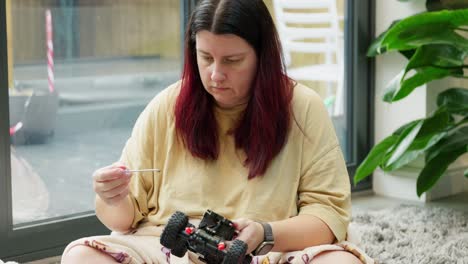 Mother-and-son-on-Christmas-morning-building-a-new-toy-car