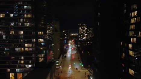 Nächtliche-Ansicht-Der-Prachtvollen-Modernen-Metropole-Montreal