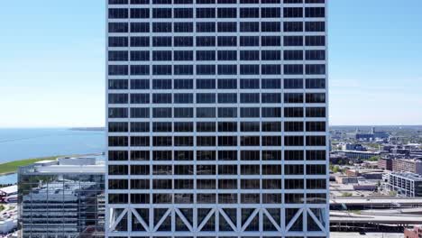 Aerial-Crane-Shot-Climbing-The-Floors-Of-The-US-BANK-Tower-