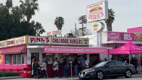 Pink's-Hot-Dogs-is-a-landmark-restaurant,-long-lines-in-Los-Angeles,-California