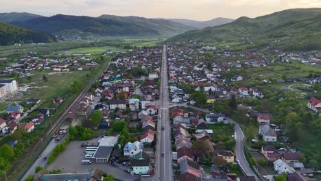 Calle-Stefan-Cel-Mare-De-La-Ciudad-De-Gura-Humorului-En-El-Sonido-Filmado-Desde-Un-Dron