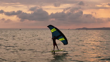 Windsurfing-In-Mui-Ne,-Vietnam