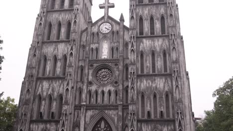 Catedral-Gótica-De-San-José-En-El-Casco-Antiguo-De-Hanoi,-La-Capital-De-Vietnam-En-El-Sudeste-Asiático