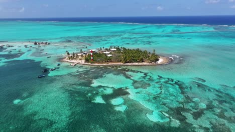 Acuario-De-San-Andrés-En-Providencia,-Santa-Catalina,-Colombia