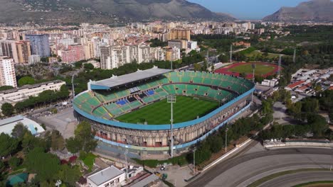 Erstaunliche-Drohnenaufnahme-über-Dem-Renzo-Barbera-Stadion