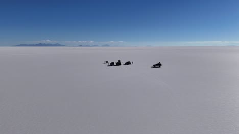 Salar-De-Uyuni-Bolivia-Sudamérica-Desierto-Salinas-Paisajes-Vista-Aérea-Drone-Montañas