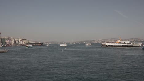 Istanbul-Bosporus-Marmarameer-Am-Abend