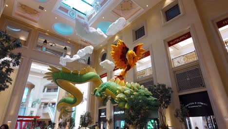 Escultura-Del-Dragón-Del-Año-Nuevo-Chino-En-Exhibición-En-La-Torre-Palazzo-En-Las-Vegas