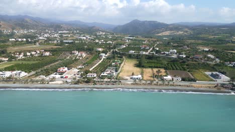 Chrysochou-Strand-Und-Die-Umliegende-Landschaft,-Zypern-Insel