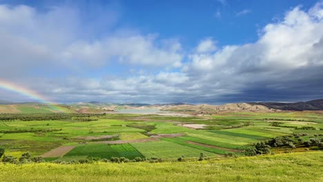 Marruecos-Campo-Campo-Verde-Naturaleza-Escénica-Con-Arco-Iris-Después-De-La-Lluvia