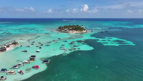 Acuario-De-San-Andres-En-San-Andres-En-La-Isla-Del-Caribe-Colombia