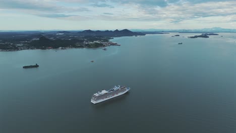 A-cruise-ship-sailing-in-Babitonga-bay,-Santa-Catarina