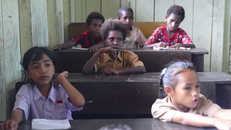 Klassenzimmer-Der-Indonesischen-Südasiatischen-Gemeinschaftsschule-Schüler-Im-Unterricht