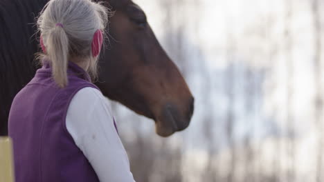 FEEL-trained-facilitator-near-brown-horse-during-equine-assisted-therapy-session