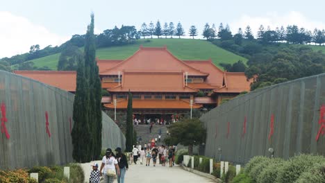 Brücke-Zum-Haupteingang-Des-Neujahrsfestes-Im-Nan-Tien-Tempel,-Wollongong