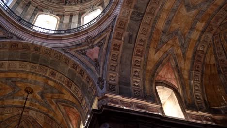 Looking-Up-At-The-Rotunda-Interior-Of-,-A-Famous-Church-In-Lisbon,-Portugal