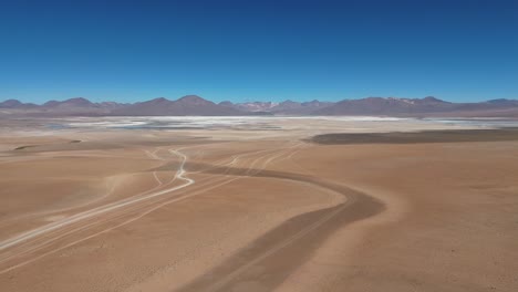 Salar-De-Uyuni,-Bolivien,-Südamerika,-Wüste,-Salzwüste,-Landschaften,-Luftaufnahme,-Drohnenansicht,-Berge