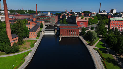 Aerial-view-in-front-of-the-Tammerkoski-dam,-sunny,-summer-day-in-Tampere,-Finland