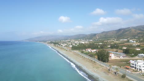 Carretera-Panorámica-A-Lo-Largo-De-La-Playa-De-Chrysochou,-Isla-De-Chipre