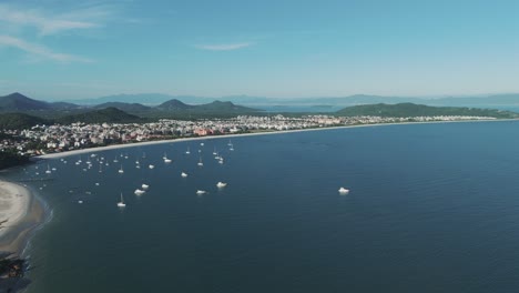 Una-Vista-Panorámica-Completa-Abarca-Las-Playas-De-Jurere-Y-Jurere-Internacional,-Reconocidas-Como-Las-Más-Famosas-De-Brasil.