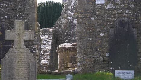 Sonnenbeschienenen-Alten-Friedhof-In-St.