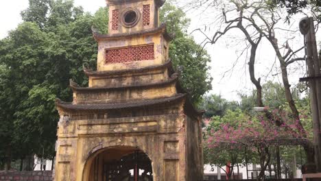 Antigua-Pagoda-En-La-Ciudadela-En-El-Casco-Antiguo-De-Hanoi,-La-Capital-De-Vietnam-En-El-Sudeste-Asiático.