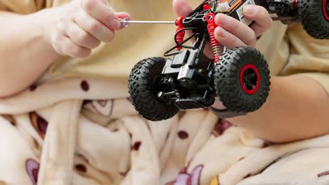 Mother-and-son-on-Christmas-morning-building-a-new-toy-car