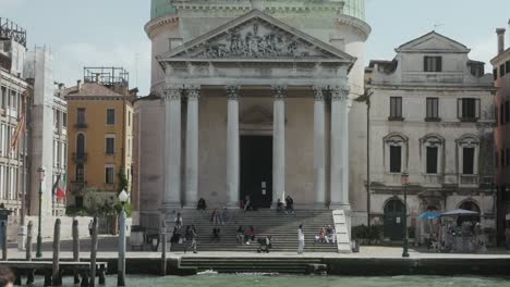 Chiesa-di-San-Simeon-Piccolo-Across-The-Grand-Canal-In-Venice,-Northern-Italy